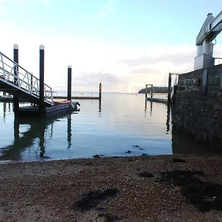 Seafarer'S View - 6 Bedroom Townhouse In Cowes, Parking & Seaviews. Cowes  Exterior photo