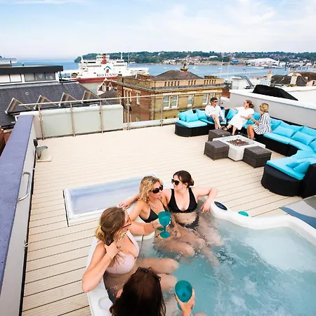 Seafarer'S View - 6 Bedroom Townhouse In Cowes, Parking & Seaviews. Cowes  Exterior photo