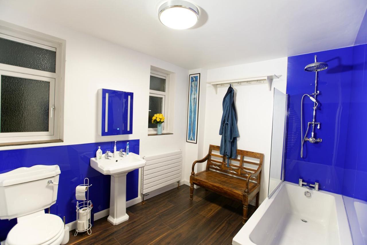 Seafarer's View - 6 Bedroom Townhouse In Cowes, Parking & Seaviews. Holiday home *
