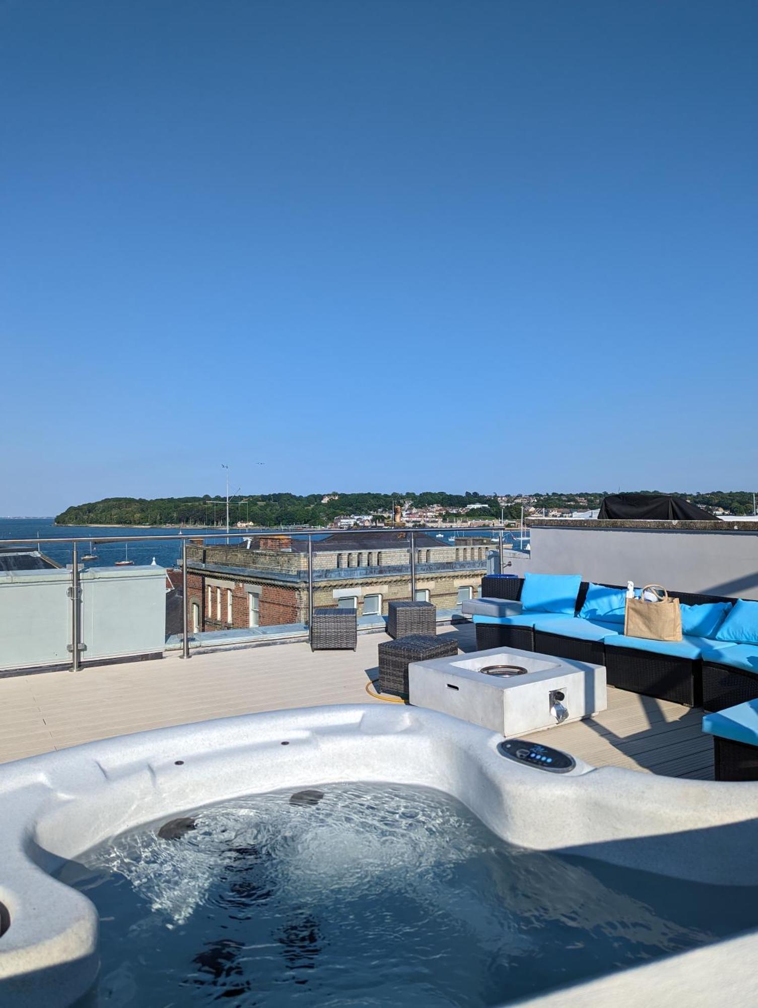 Holiday home Seafarer's View - 6 Bedroom Townhouse In Cowes, Parking & Seaviews. Cowes (Isle of Wight)